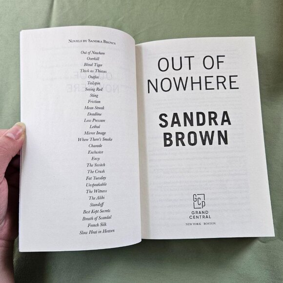 2 Book Bundle:‎ Sandra Brown - Out of Nowhere & Lisa Jackson - The Night Before - Picture 3 of 10